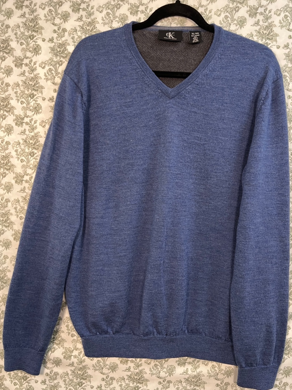 Calvin Klein Men's Blue Heathered V-Neck Pullover